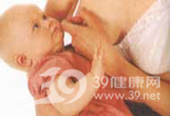 母乳喂养的正确姿势(图）