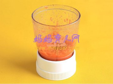 5個(gè)月寶寶輔食食譜——胡蘿卜汁的做法