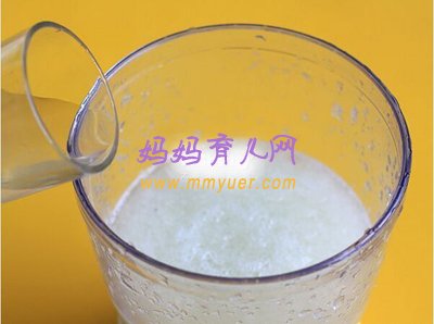 5個(gè)月寶寶輔食食譜——胡蘿卜汁的做法