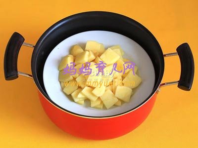 6-8個(gè)月寶寶食譜——花菜奶香土豆泥