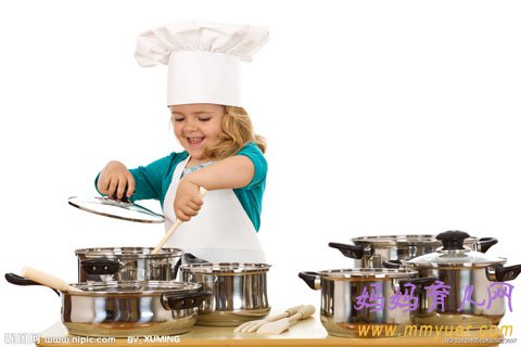 “厨房育儿”是最时髦的休闲活动 孩子学做饭的好处逐个数