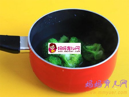 一歲寶寶維生素食譜 西蘭菜花汁的做法（圖解）