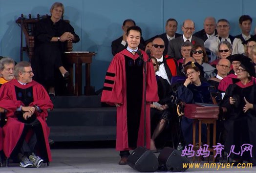 哈佛毕业典礼首位中国学生演讲 何江父母是这样培养哈佛博士的
