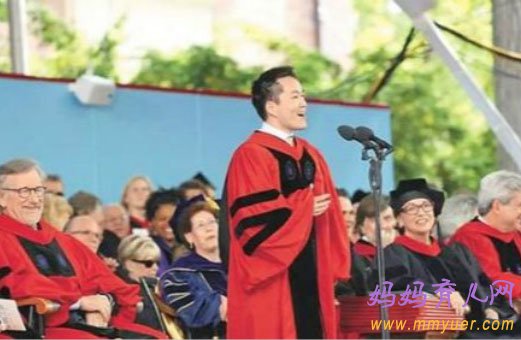 哈佛毕业典礼首位中国学生演讲 何江父母是这样培养哈佛博士的