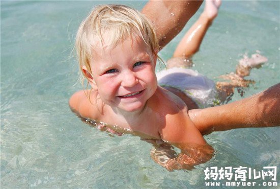 【情】育儿专家告诉你宝宝游泳有什么好处 简直不要太科学！