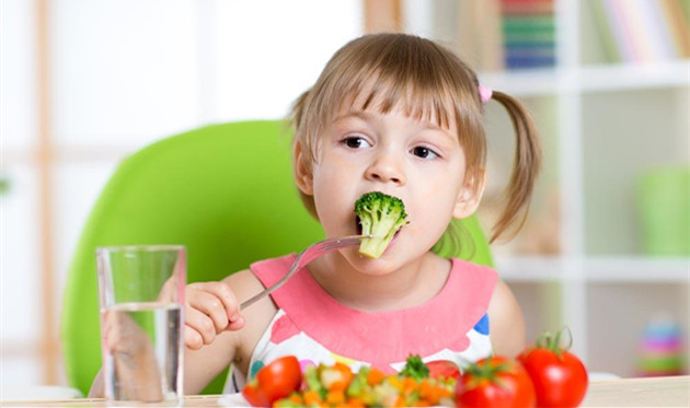 孩子不喜欢吃蔬菜水果好发愁 这些技巧让他天天吃不够