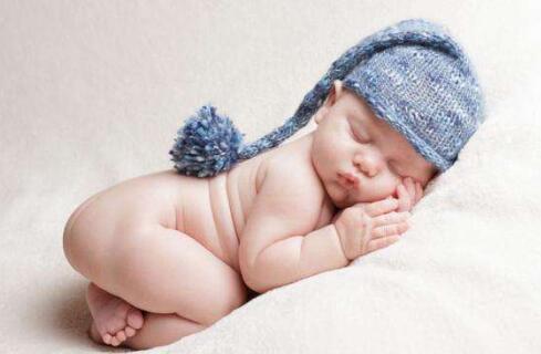 一周岁宝宝外出冬季怎么穿衣服，冬天婴儿会长痱子吗？