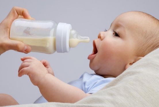 一个月大的宝宝饿了又不喝奶是为什么？苯丙酮尿症可以母乳喂养？