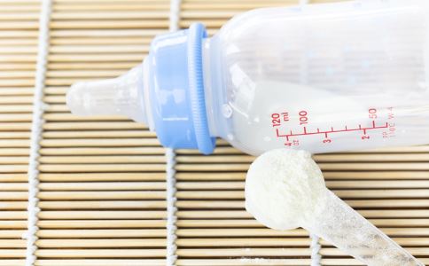婴儿奶粉消耗量_婴儿每天奶粉量_奶粉婴儿奶量标准表图