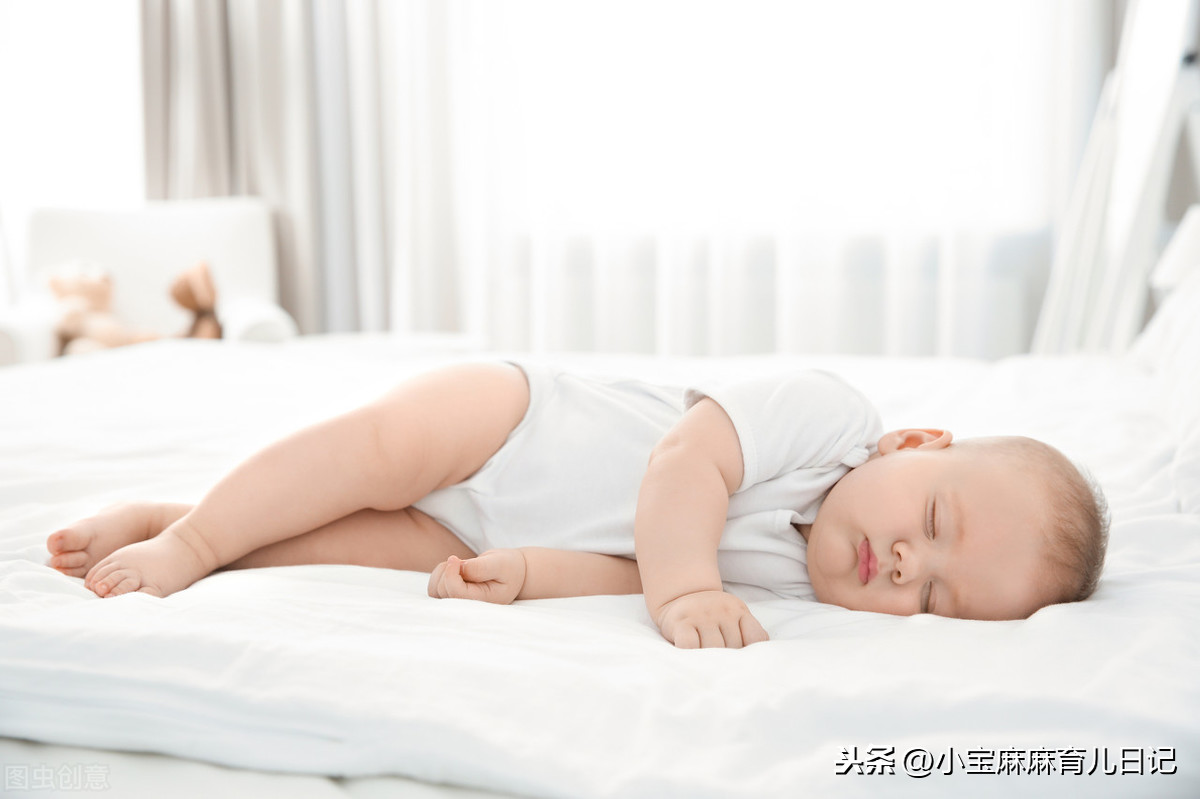孩子睡姿显示智商和性格，这一种睡姿，说明娃性格好、大脑发育好