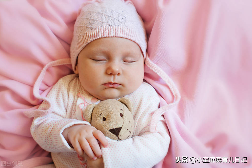 孩子睡姿显示智商和性格，这一种睡姿，说明娃性格好、大脑发育好