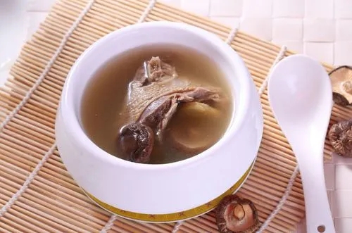 香菇鸽子汤