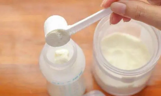 给宝宝冲奶粉的正确方法 五个步骤把营养发挥到极致