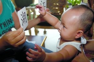 五个月的宝宝会什么 五个月大宝宝学会加减乘除识得千字文