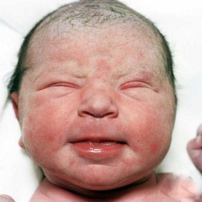 解读新生宝宝的30个奇趣表情