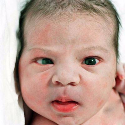 解读新生宝宝的30个奇趣表情
