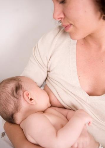 6个小方法 让宝宝轻松渡过厌奶期