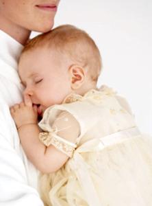 新生儿、婴幼儿宝宝吐奶和溢奶的区别