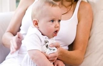宝宝吐奶从鼻子喷出来怎么办