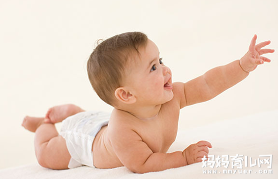 读懂宝宝三大翻身讯号 及时为宝宝做翻身训练