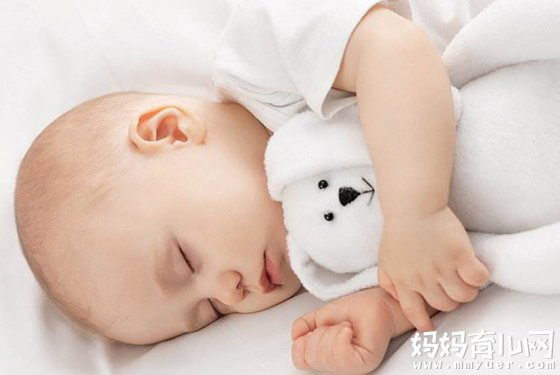 宝宝睡眠时间有标准 睡多了睡少了一图看懂(2