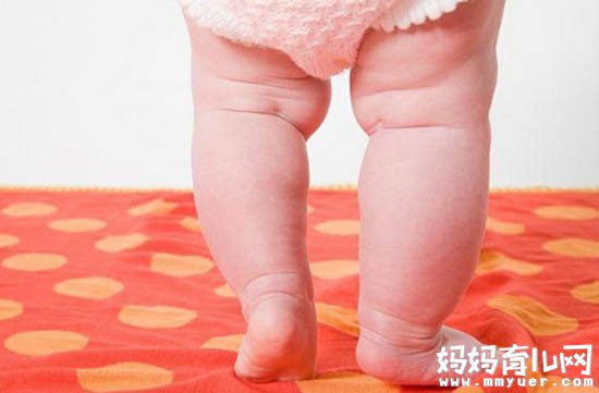 以为宝宝是罗圈腿?来看看新生儿小腿弯曲正常