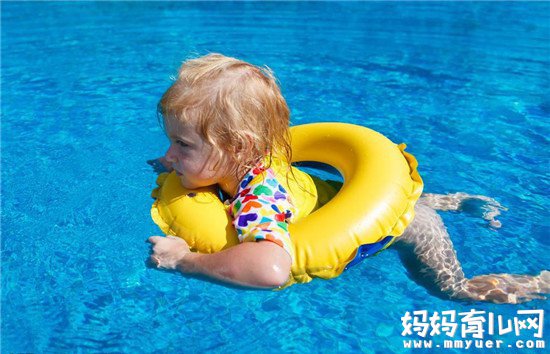 宝宝多久游一次泳合适你造吗 宝宝游泳的注意