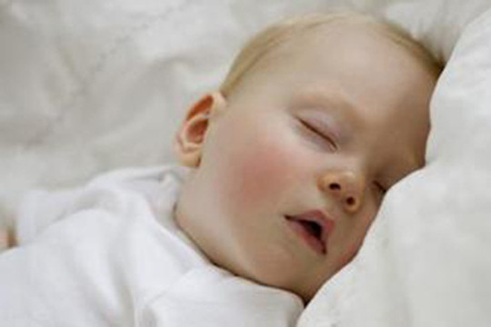 宝宝睡觉出汗多是什么原因 家长需注意这种情