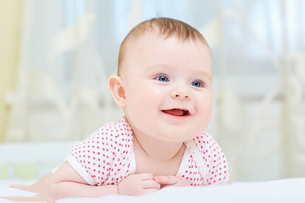 前额头发少婴儿聪明 婴儿前额头发少的原因