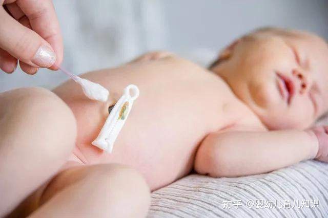 新生儿脐带护理用酒精还是用碘伏？宝宝肚脐护理干货