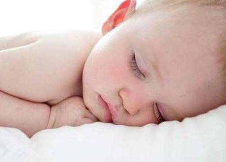 睡姿暗示孩子的性格，这4种最常见，若是最后一种，家长要警惕了