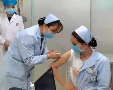 为什么很多医生不打新冠疫苗，医生为什么都打北京生物疫苗