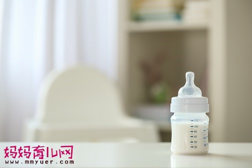 给宝宝冲奶粉的常见误区，教你正确冲兑婴儿奶粉步骤